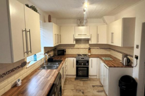 Cozy 2BD House in Blackpool - Family Friendly Stay